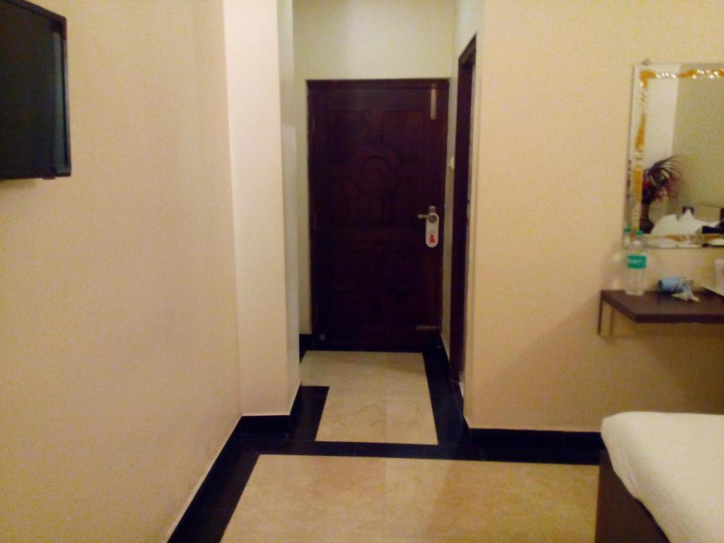 Divine Destination Hotel Varanasi Bagian luar foto
