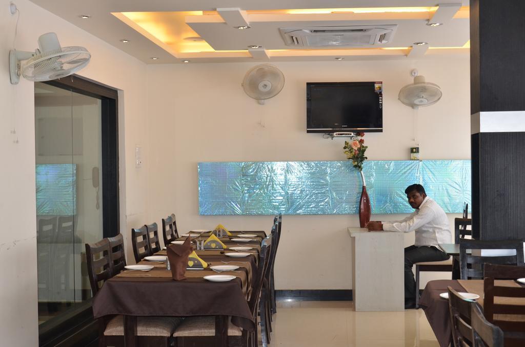 Divine Destination Hotel Varanasi Bagian luar foto