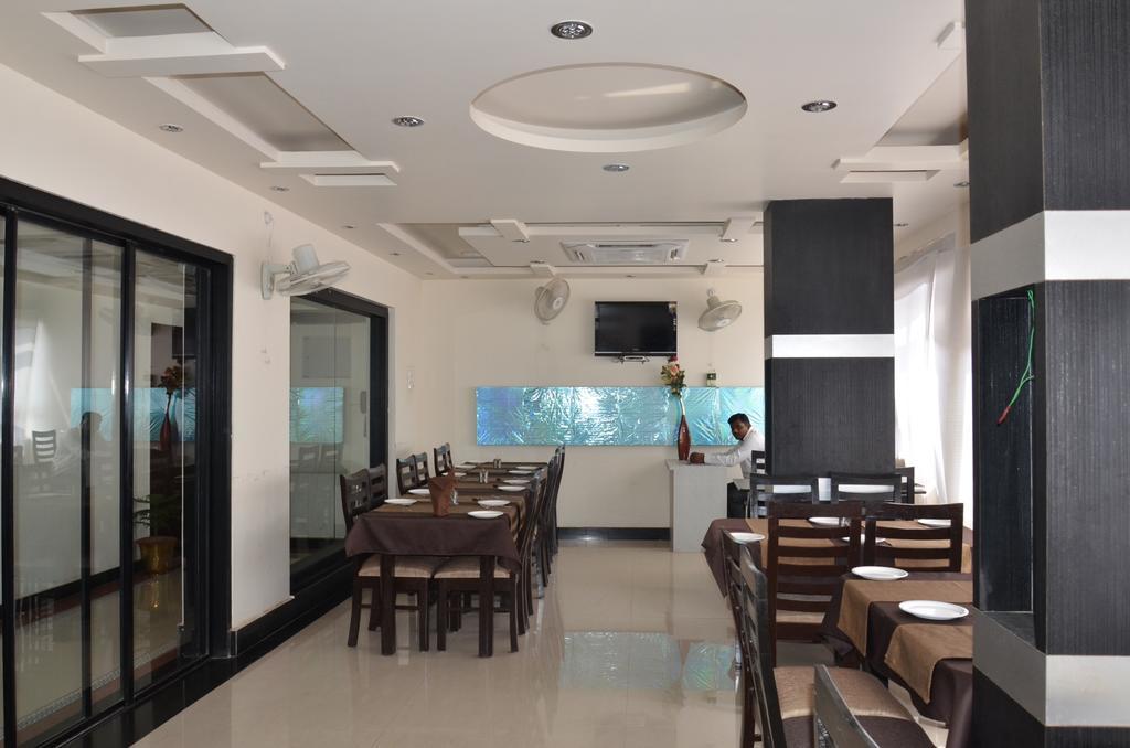 Divine Destination Hotel Varanasi Bagian luar foto
