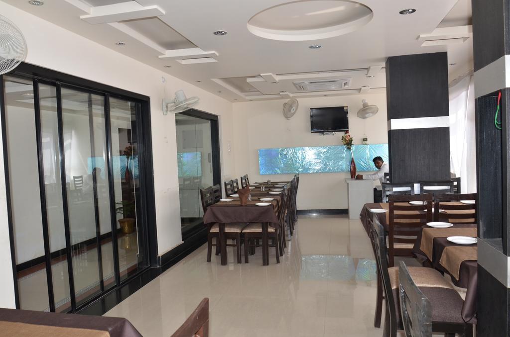 Divine Destination Hotel Varanasi Bagian luar foto