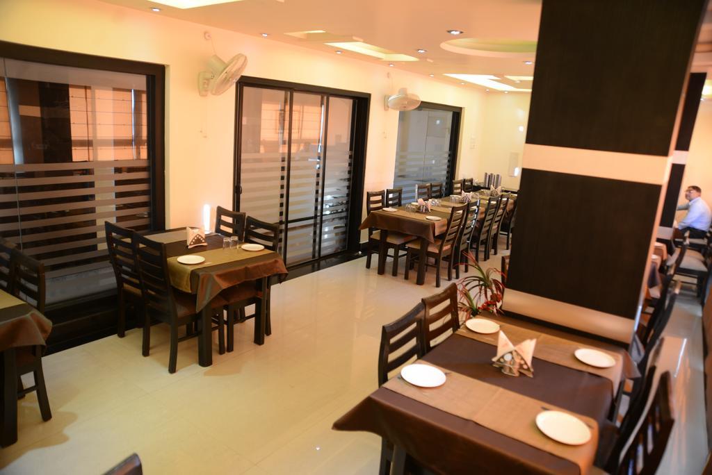 Divine Destination Hotel Varanasi Bagian luar foto