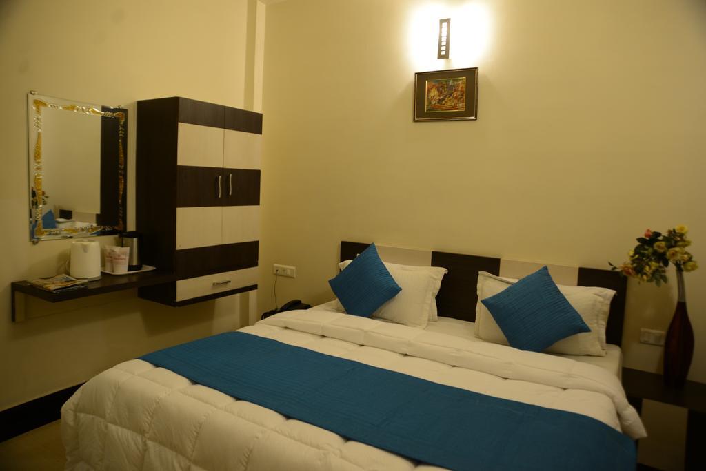 Divine Destination Hotel Varanasi Bagian luar foto