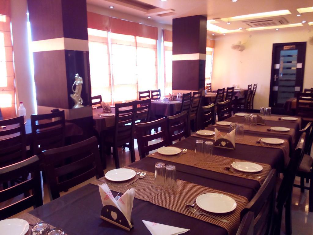 Divine Destination Hotel Varanasi Bagian luar foto