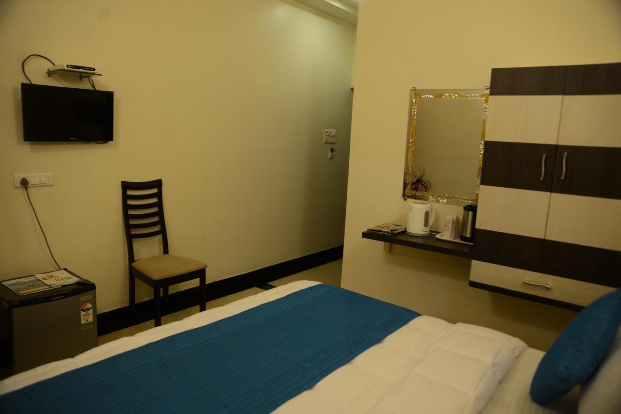 Divine Destination Hotel Varanasi Bagian luar foto