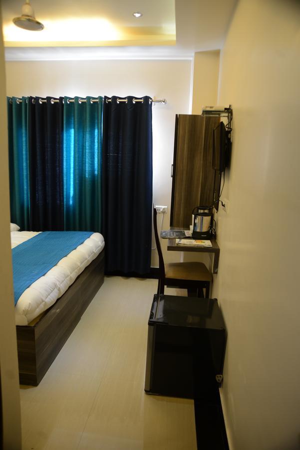 Divine Destination Hotel Varanasi Bagian luar foto
