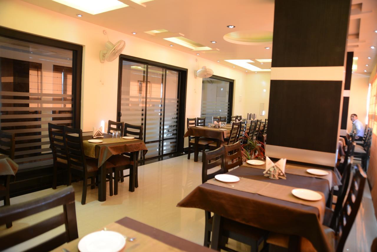 Divine Destination Hotel Varanasi Bagian luar foto