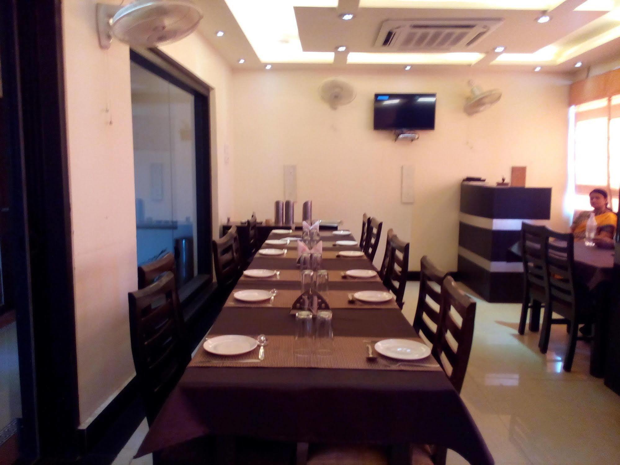 Divine Destination Hotel Varanasi Bagian luar foto