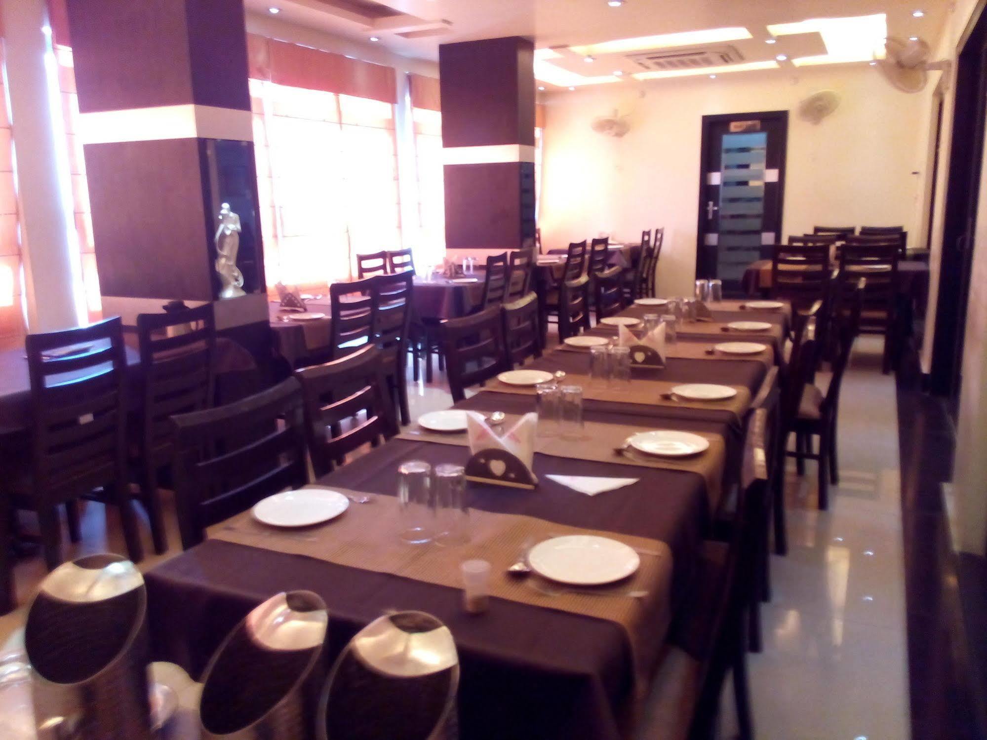 Divine Destination Hotel Varanasi Bagian luar foto