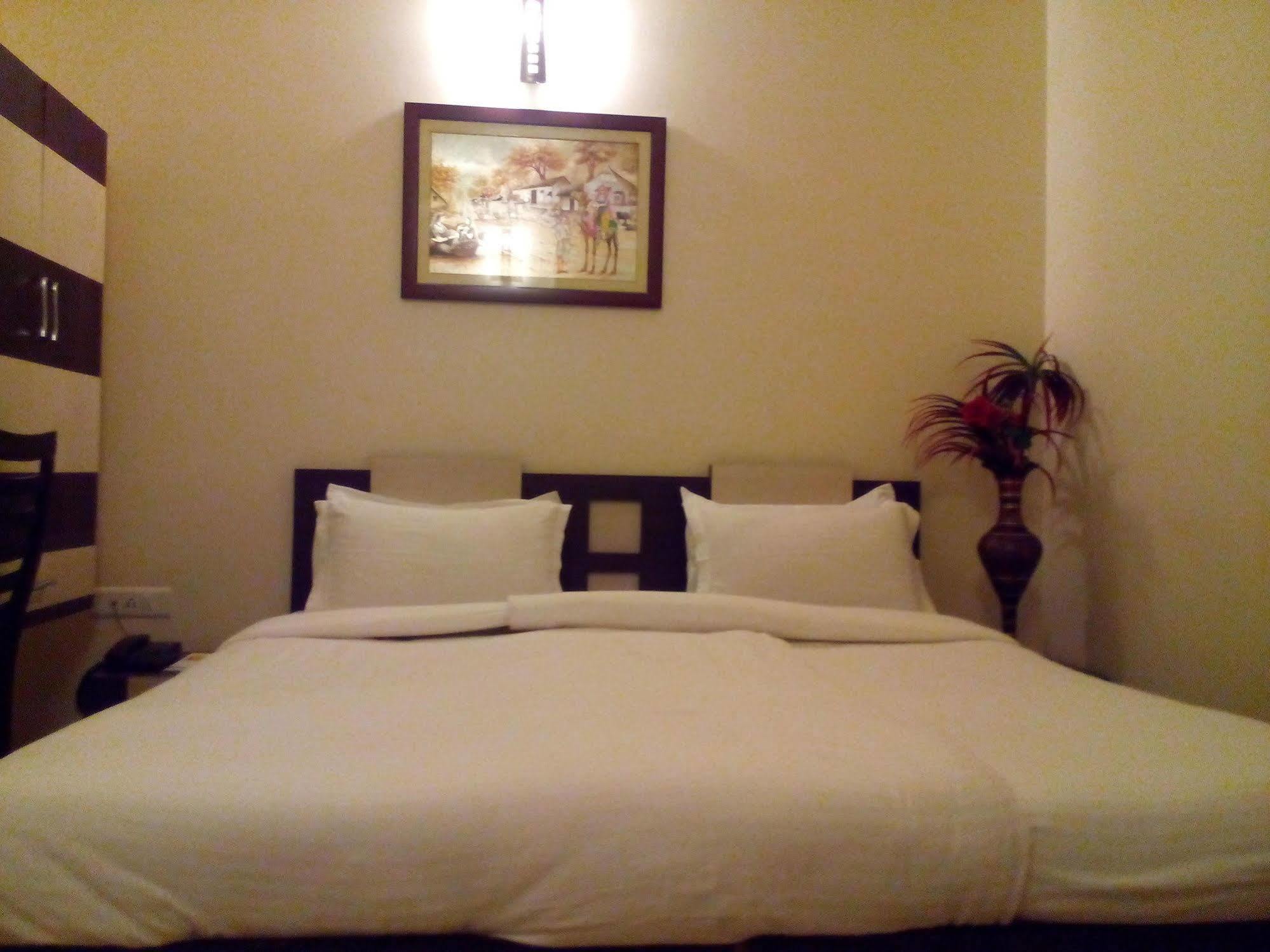 Divine Destination Hotel Varanasi Bagian luar foto