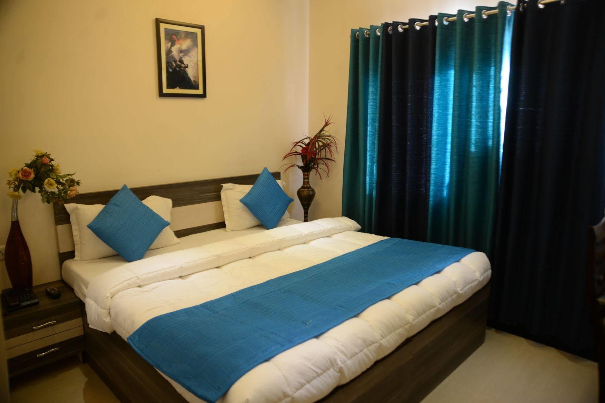 Divine Destination Hotel Varanasi Bagian luar foto