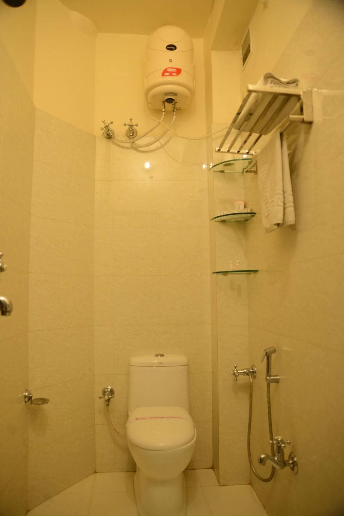Divine Destination Hotel Varanasi Bagian luar foto