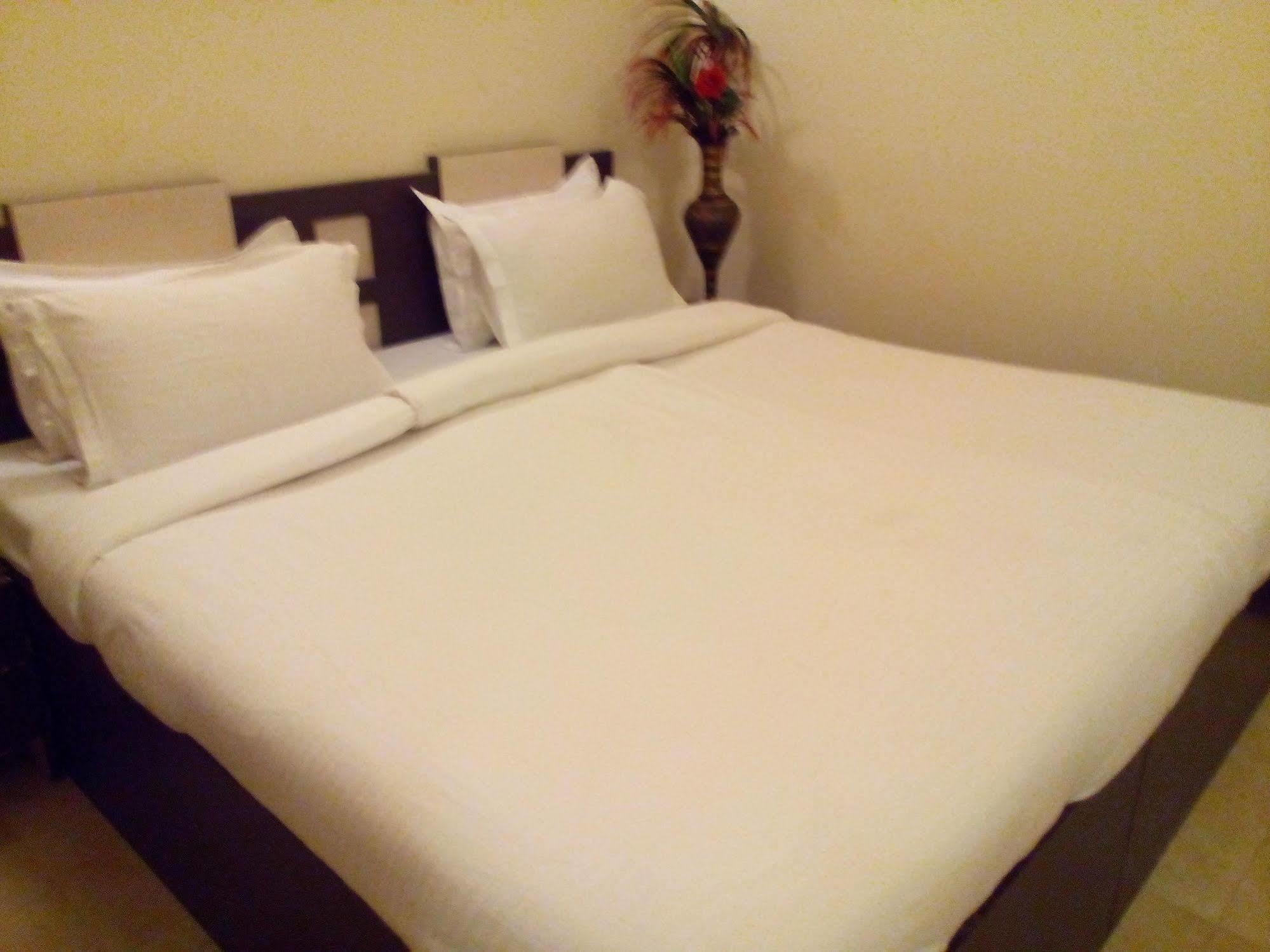 Divine Destination Hotel Varanasi Bagian luar foto