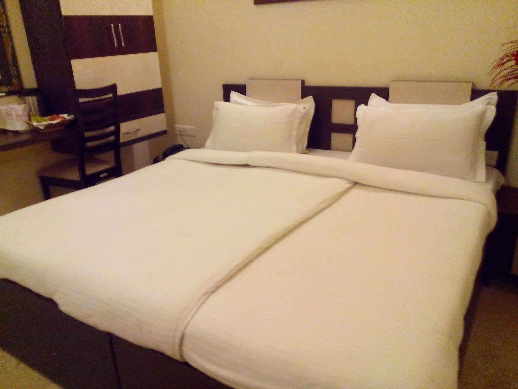 Divine Destination Hotel Varanasi Bagian luar foto