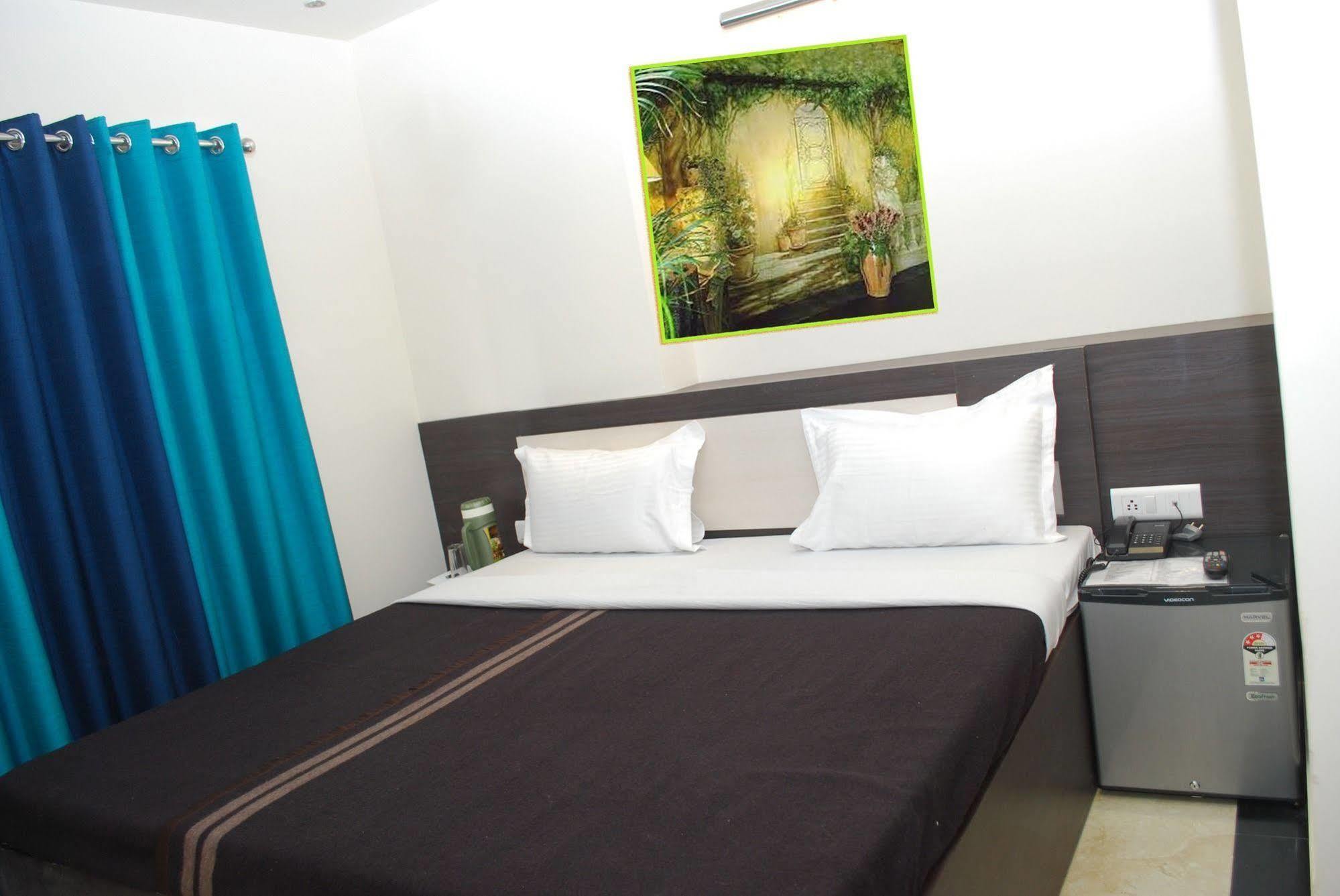 Divine Destination Hotel Varanasi Bagian luar foto