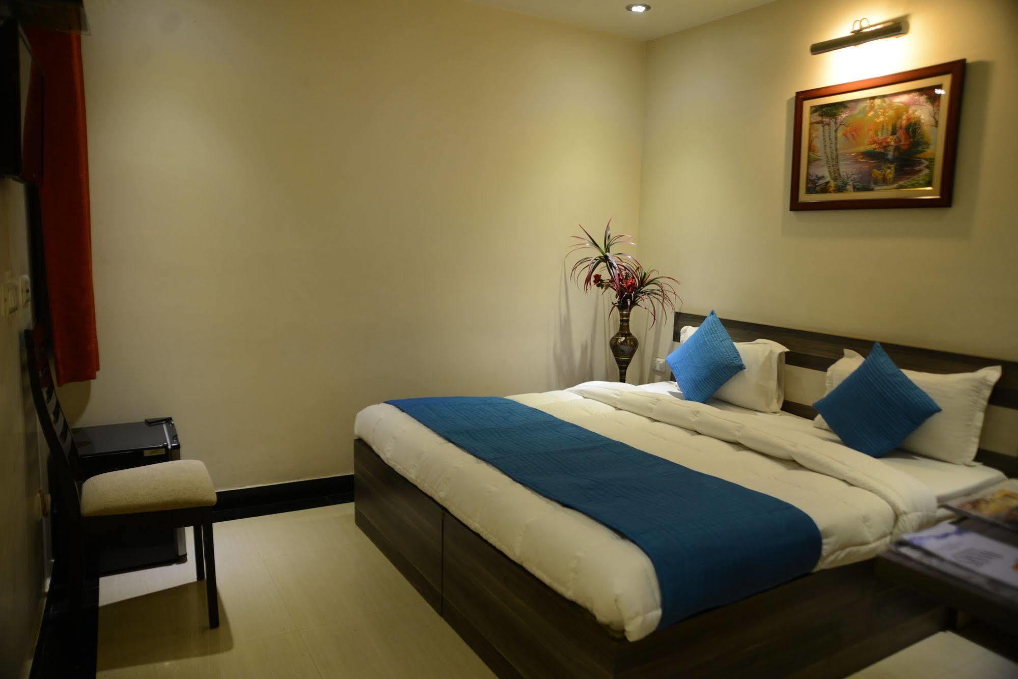 Divine Destination Hotel Varanasi Bagian luar foto