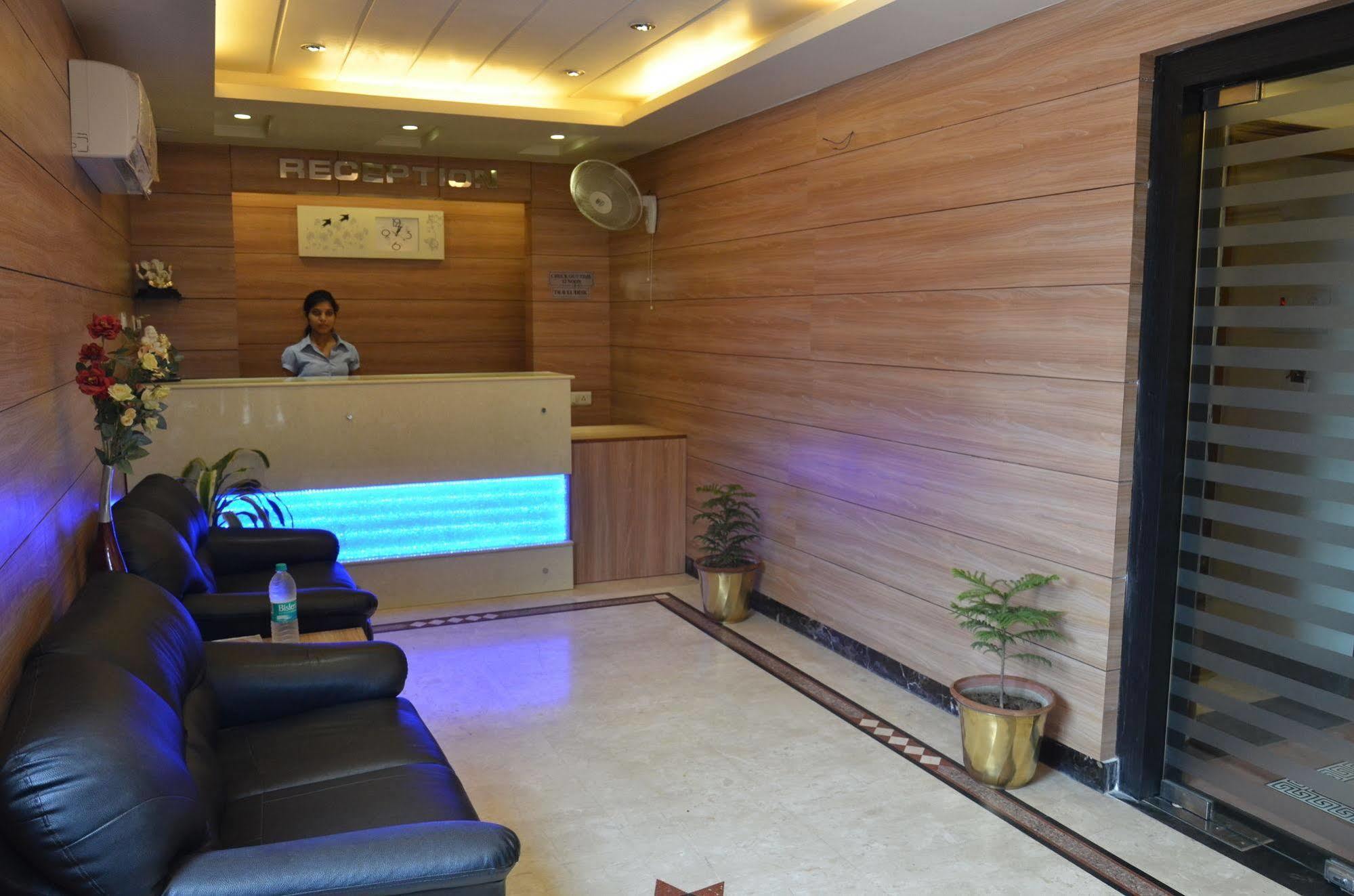 Divine Destination Hotel Varanasi Bagian luar foto