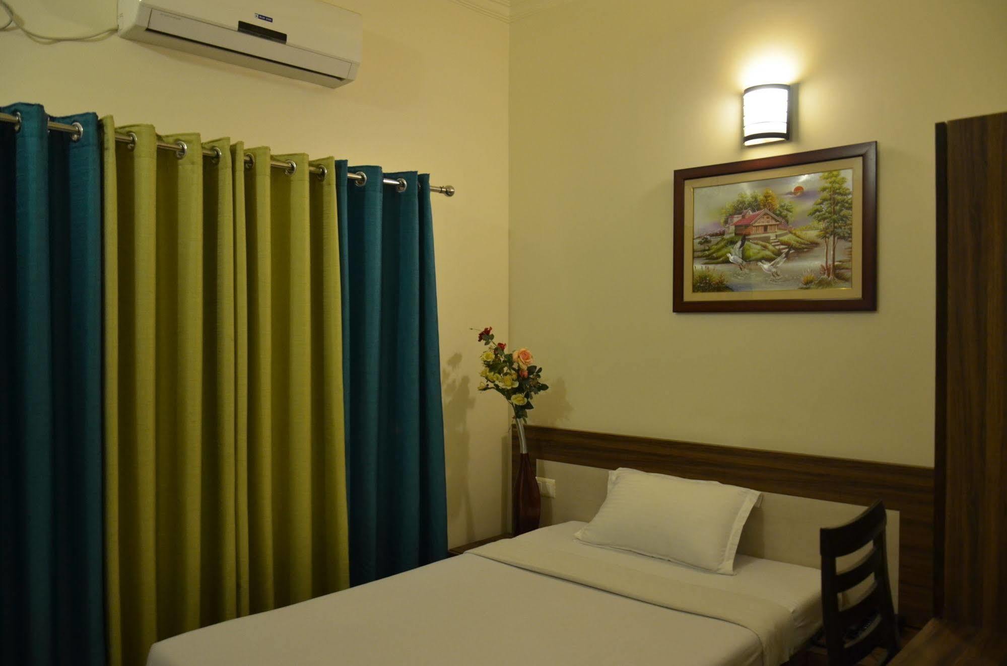 Divine Destination Hotel Varanasi Bagian luar foto