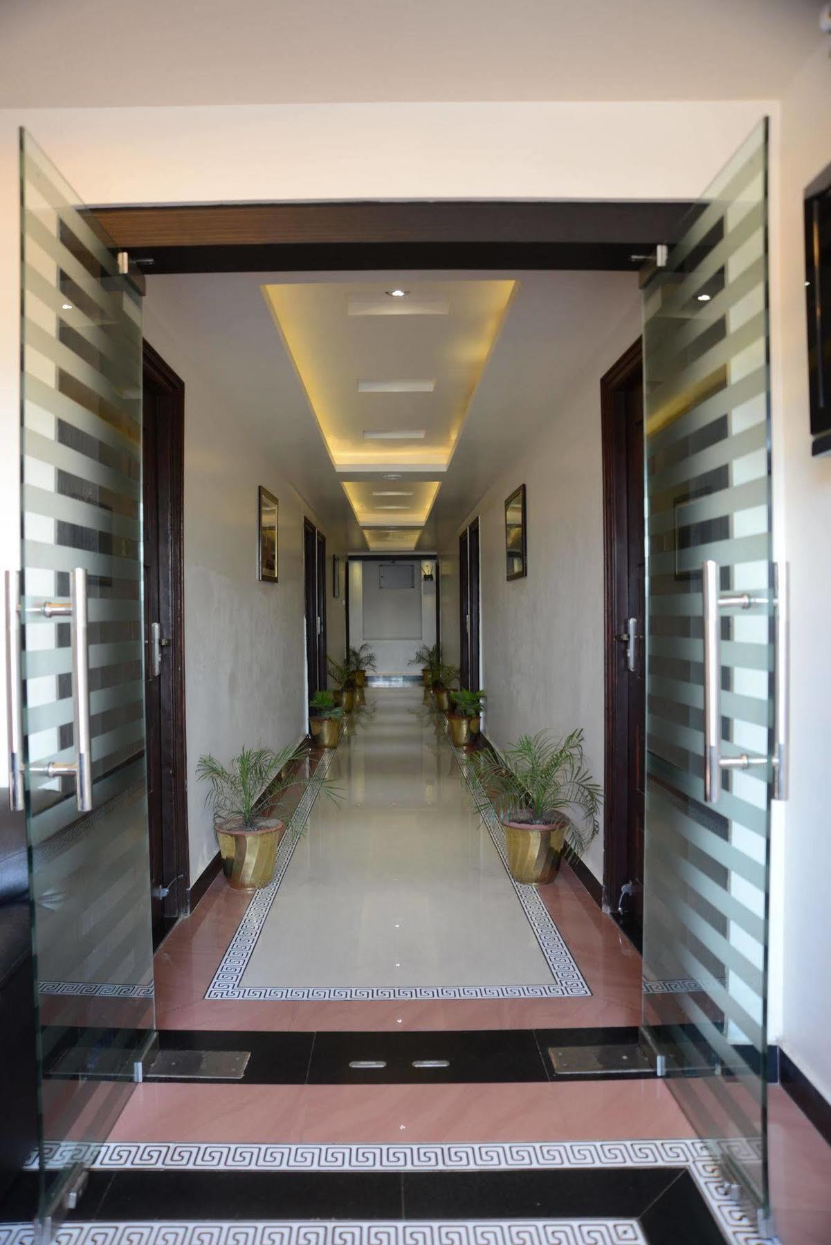 Divine Destination Hotel Varanasi Bagian luar foto